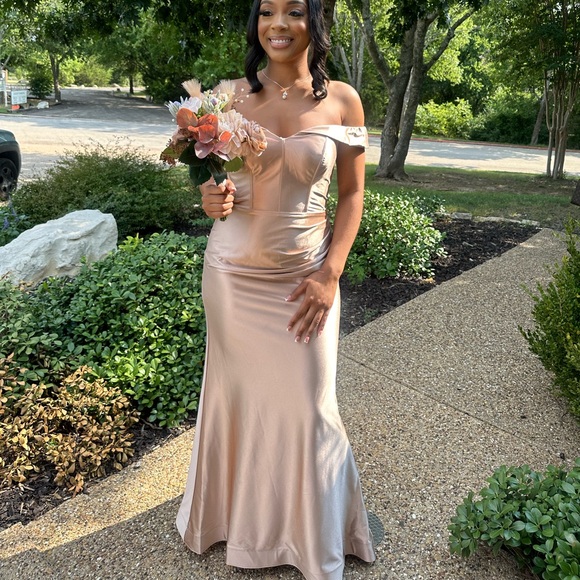 David's GALINA SIGNATURE
sculpting satin off-the-shoulder dress - Picture 1 of 3